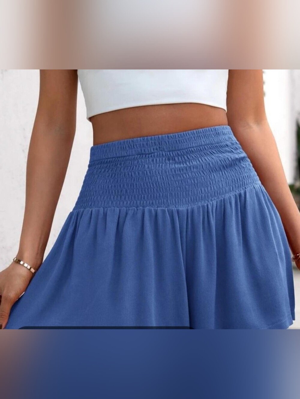 TCEC Blue Woven Smocked Shorts size medium